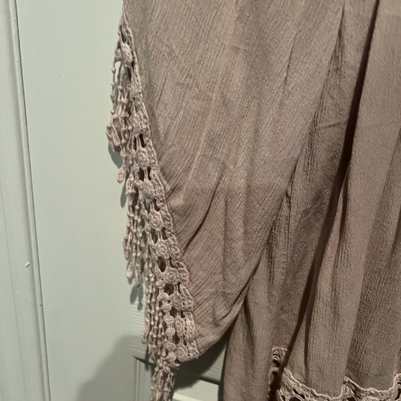 Woman’s beige blouse with decorative sleeves - Picture 3 of 6